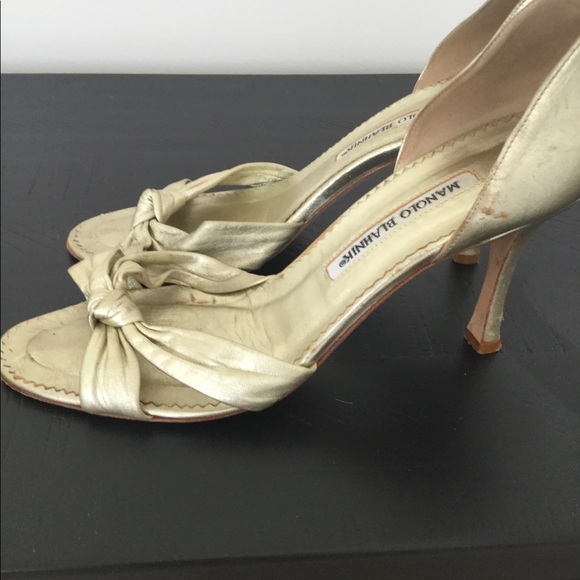 Monolo Blahnik gold leather heels - Picture 3 of 3